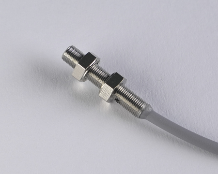NIS05024 - Czujnik indukcyjny M5 25 mm przewód 2m PNP NC Sn = 1,5 mm