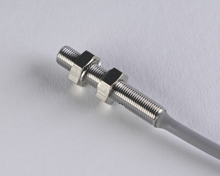 NIS05043 - Czujnik indukcyjny M5 28 mm przewód 2m PNP NO Sn = 1 mm