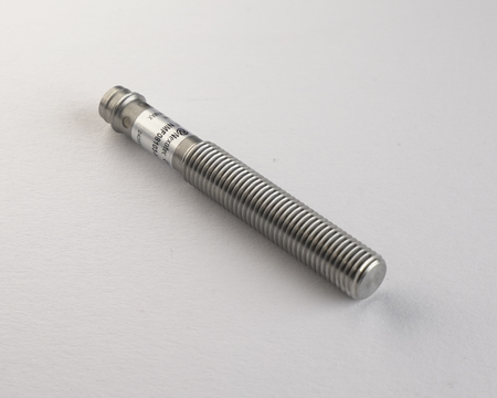 Czujnik indukcyjny M18 całometalowy 79 mm wtyczka M12 PNP NO Sn = 5 mm NF