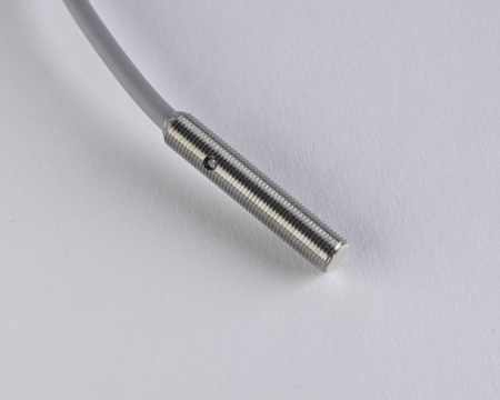 Czujnik indukcyjny M5 L=25 mm przewód 2m NPN NO Sn = 0,8 mm
