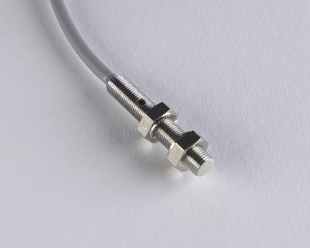 Czujnik indukcyjny M5 L=28 mm przewód 5m NPN NC Sn = 0,8 mm