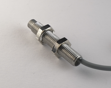 Czujnik indukcyjny M8 całometalowy 45 mm przewód 5m NPN NC Sn = 2 mm