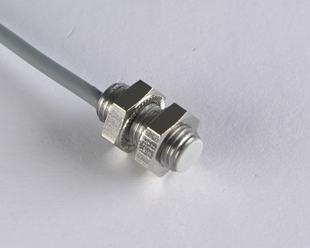 Czujnik indukcyjny M8 L=18 mm przewód 5m PNP NO Sn = 2 mm