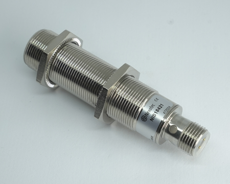 Induktiver Sensor M18 L=79 mm Stecker M12 NPN NO Sn = 8 mm