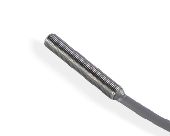 Czujnik indukcyjny M5 L=30 mm przewód 0,3 m wtyczka M8 NPN NO Sn = 0,8 mm