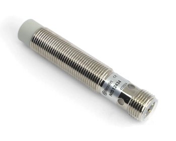 Indukčný snímač M12 L=68 mm konektor M12 PNP NC Sn = 8 mm